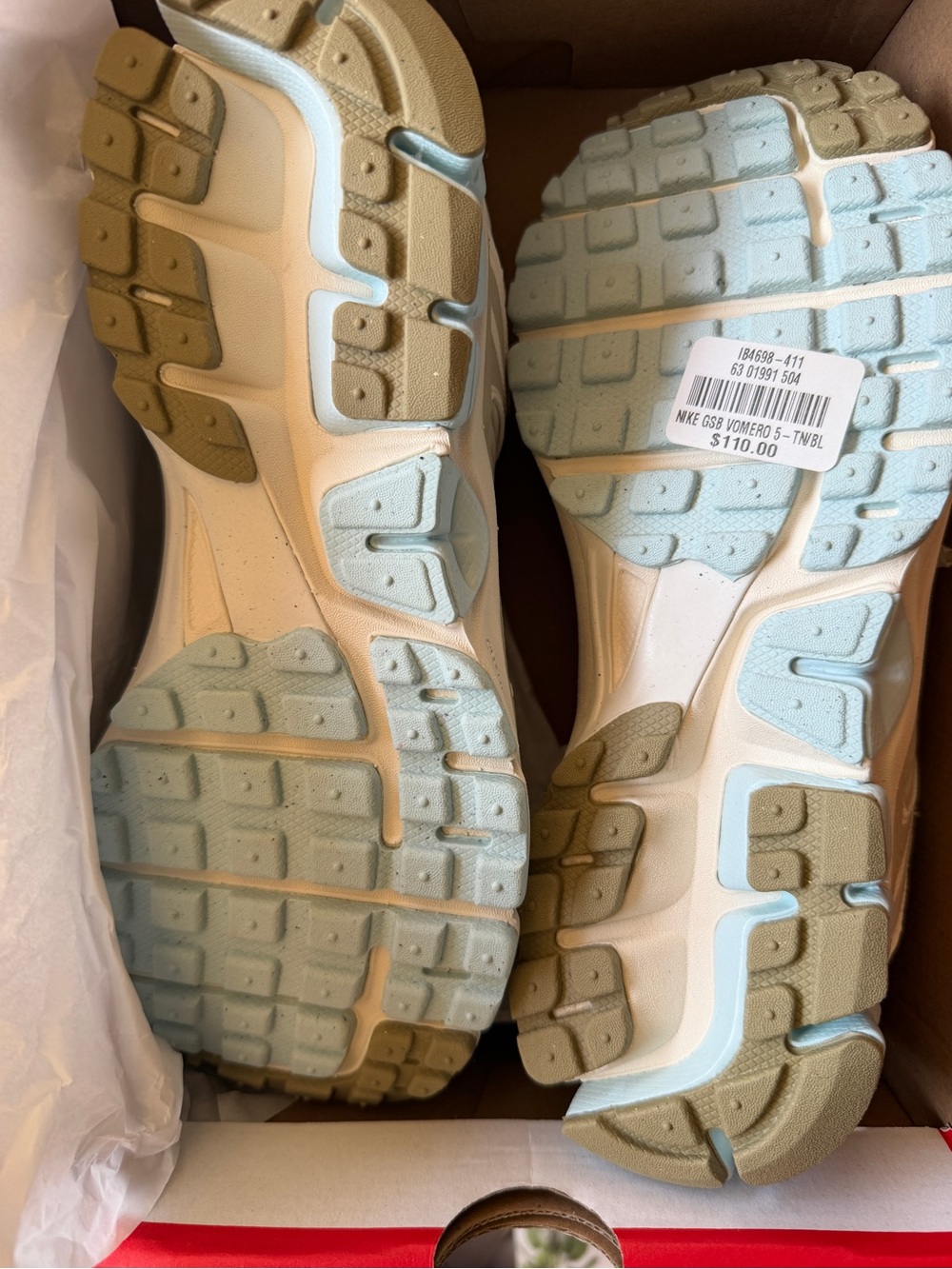 Vomero Nike Women’s Cream and Light Blue Size 7 youth or Women 8/8.5 BNIB - Picture 2 of 3